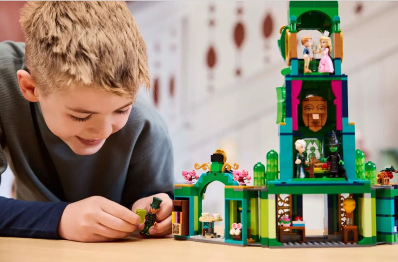 LEGO® Wicked Welcome to Emerald City 75684