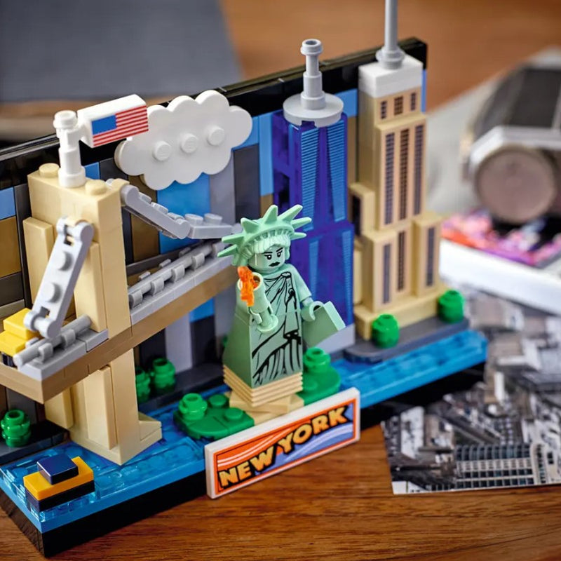 LEGO® New York Postcard 40519