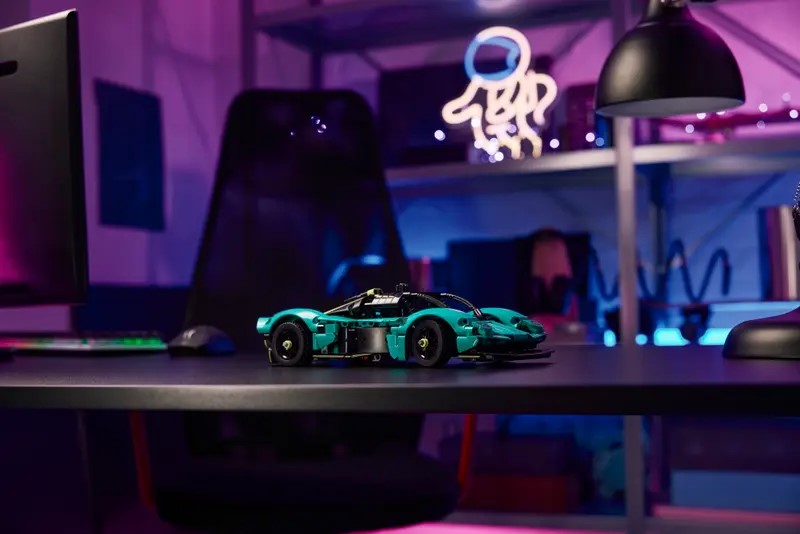 LEGO® Technic™ Aston Martin Valkyrie 42208
