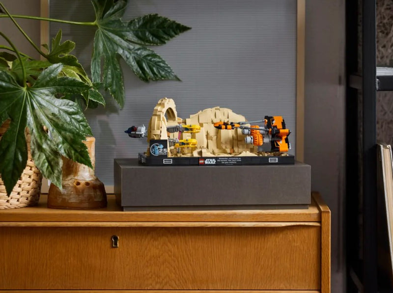 LEGO® Star Wars™ Mos Espa Podrace™ Diorama 75380