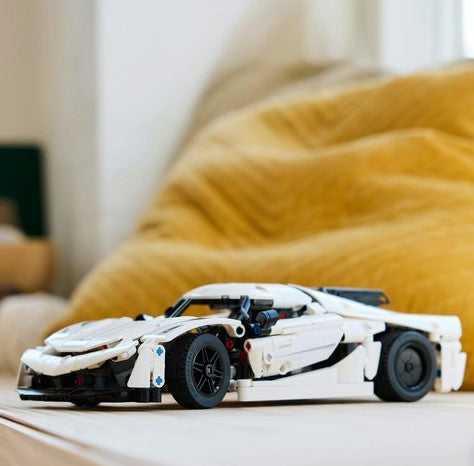 LEGO® Koenigsegg Jesko Absolut White Hypercar 42184