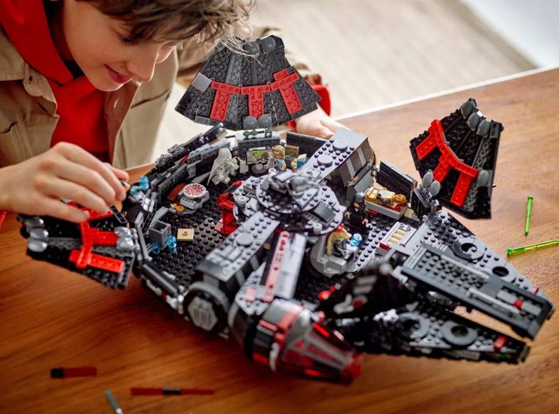 LEGO® Star Wars™ The Dark Falcon 75389