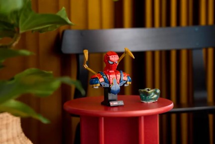 LEGO® Marvel Iron Spider-Man Bust 76326