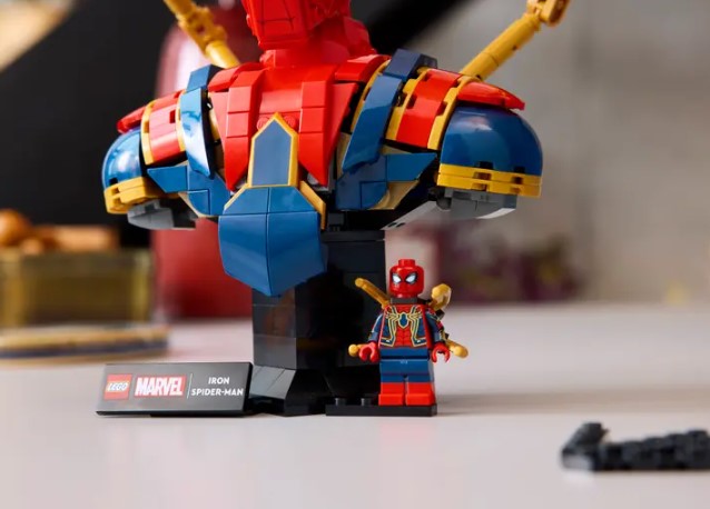 LEGO® Marvel Iron Spider-Man Bust 76326