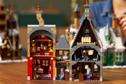 LEGO® Harry Potter™ Hogsmeade™ Village – Collectors' Edition 76457