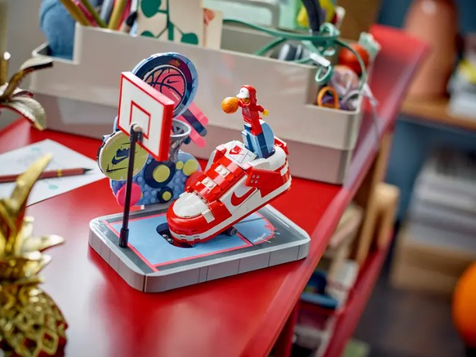 LEGO® Nike Dunk Trickshot 43021
