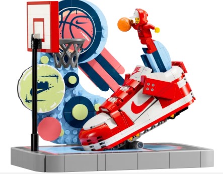 LEGO® Nike Dunk Trickshot 43021