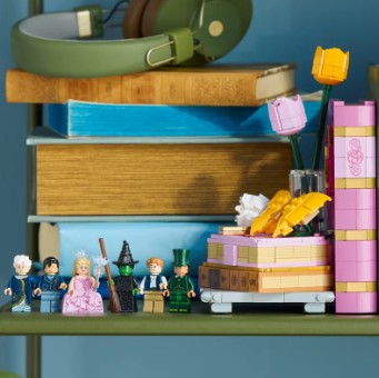 LEGO® Wicked Glinda & Elphaba Bookends 75691