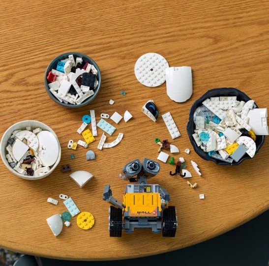 LEGO® Disney and Pixar WALL-E and EVE 43279