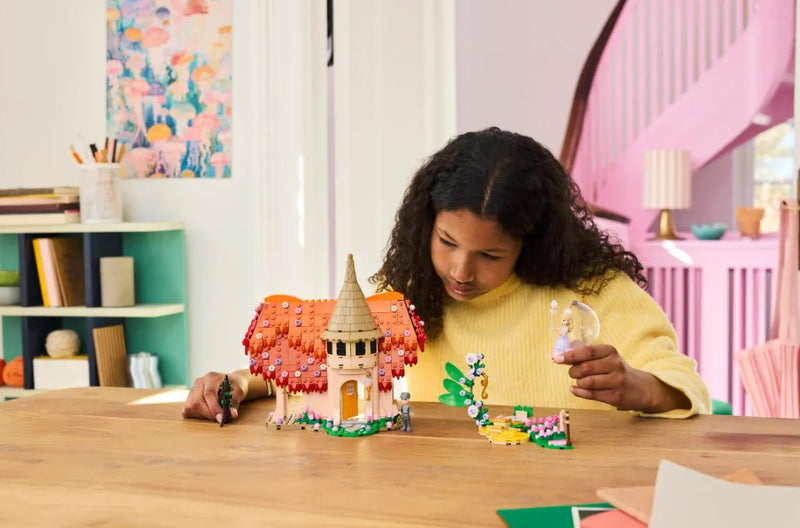 LEGO® Wicked Glinda & Elphaba Visit Munchkinland 75690