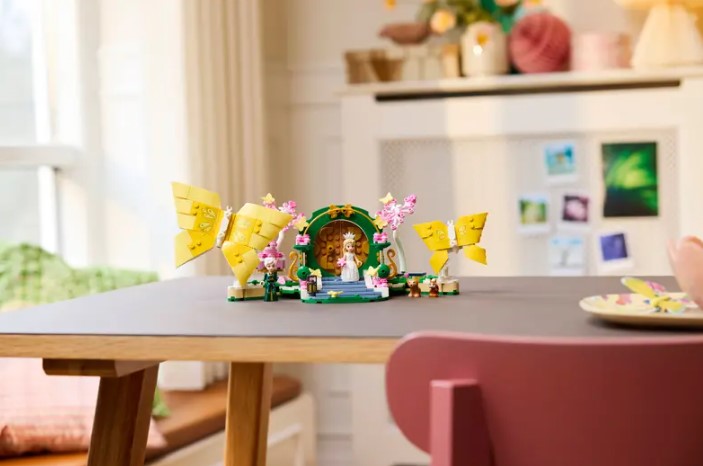 LEGO® Wicked Glinda’s Wedding Day 75688