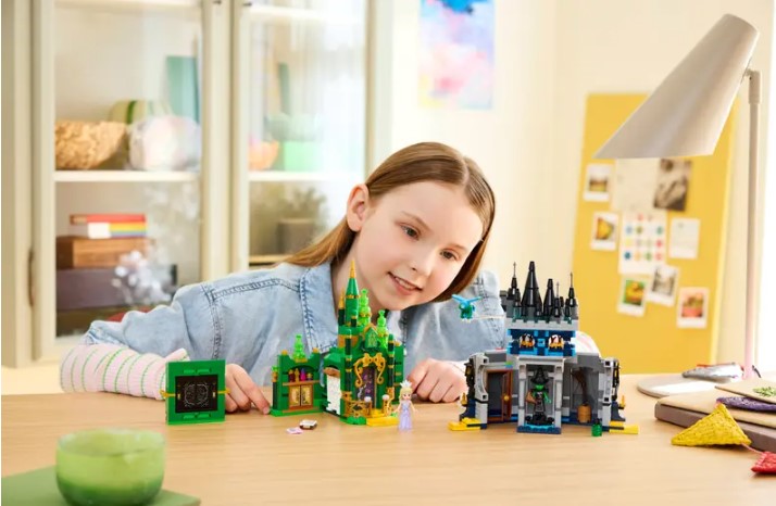 LEGO® Wicked Emerald City & Kiamo Ko Castle 75689