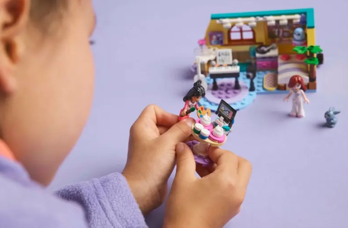 LEGO® Friends Paisley’s Room 42647