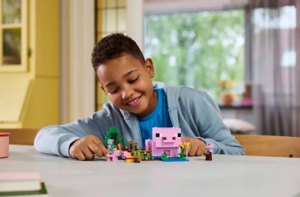 LEGO® Minecraft® The Baby Pig House 21268