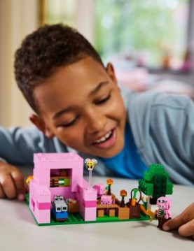 LEGO® Minecraft® The Baby Pig House 21268