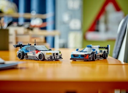 LEGO® Speed Champions BMW M4 GT3 and M Hybrid V8 76922