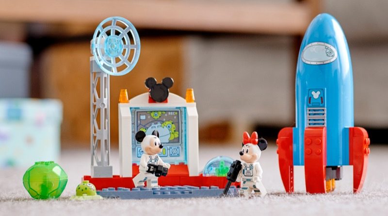 LEGO® Disney Mickey Mouse & Minnie Mouse’s Space Rocket 10774
