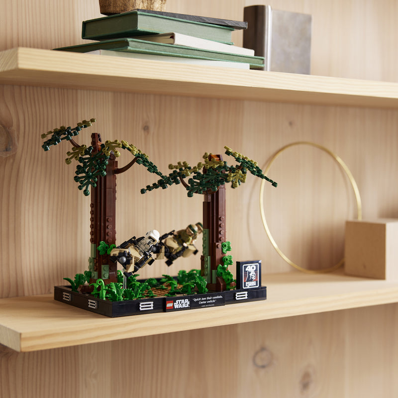 LEGO® Endor Speeder Chase Diorama 75353