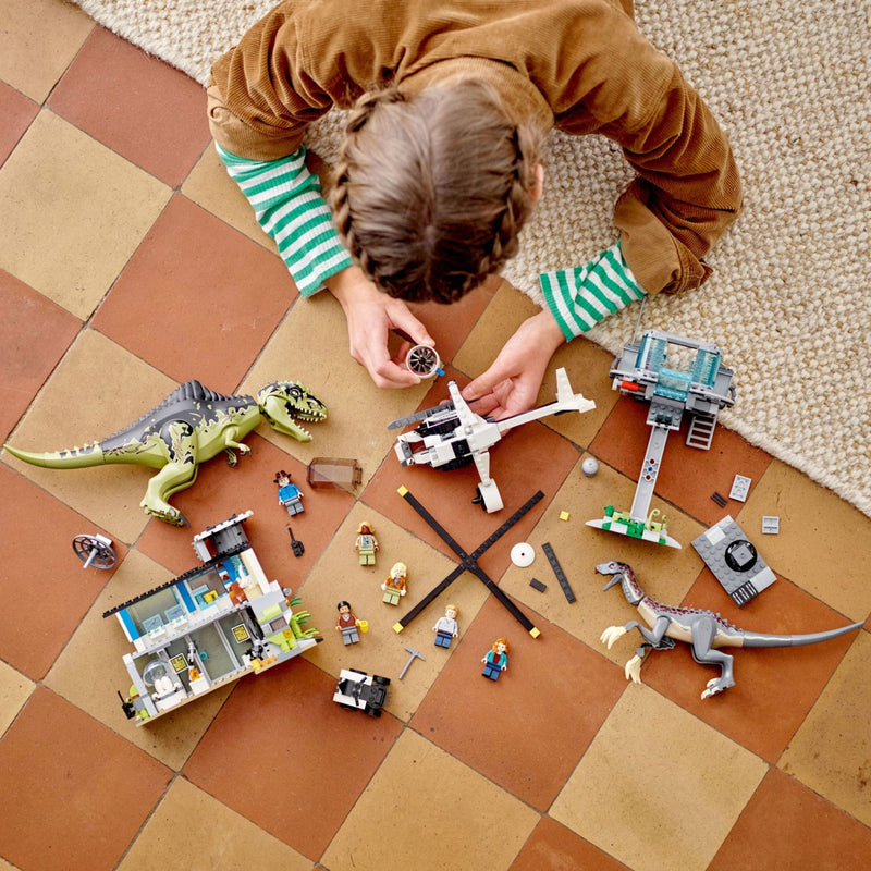 LEGO® Giganotosaurus and Therizinosaurus Attack 76949